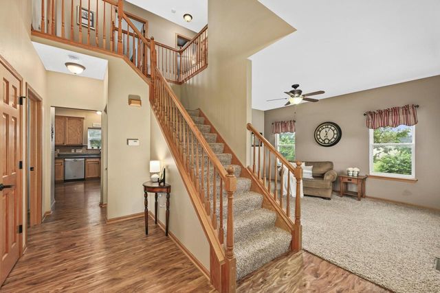 400 Cedar Bluffs COURT, Slinger, WI 53086