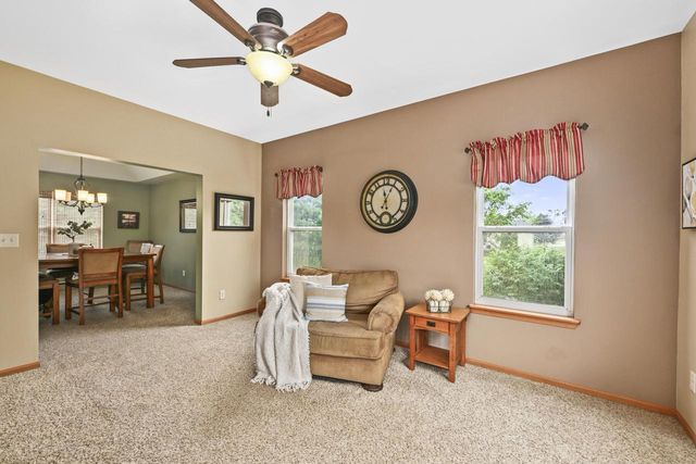 400 Cedar Bluffs COURT, Slinger, WI 53086