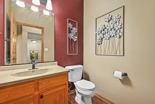 400 Cedar Bluffs COURT, Slinger, WI 53086