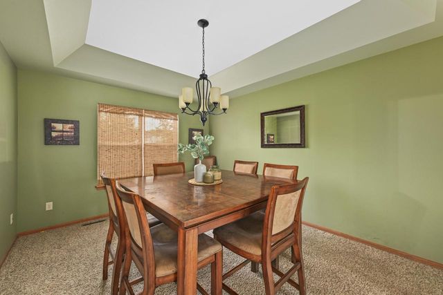 400 Cedar Bluffs COURT, Slinger, WI 53086
