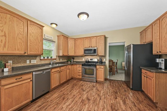 400 Cedar Bluffs COURT, Slinger, WI 53086