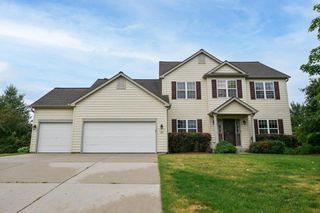 400 Cedar Bluffs COURT, Slinger, WI 53086