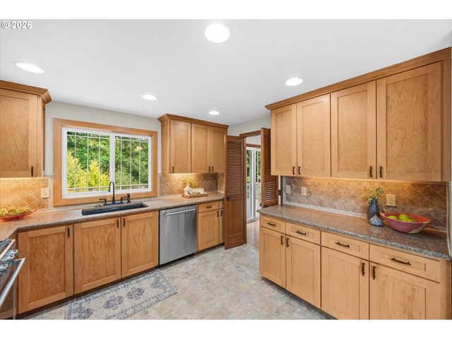 2730 Sw MEYERS Dr, Gresham, OR 97080