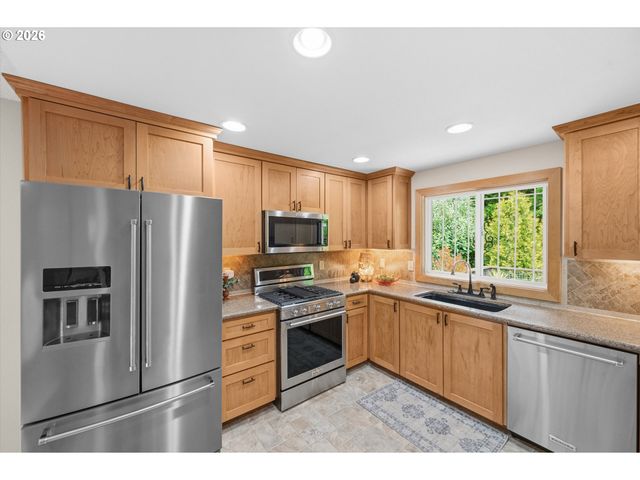 2730 Sw MEYERS Dr, Gresham, OR 97080