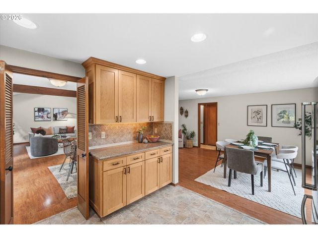 2730 Sw MEYERS Dr, Gresham, OR 97080