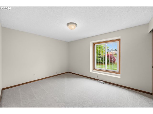 2730 Sw MEYERS Dr, Gresham, OR 97080