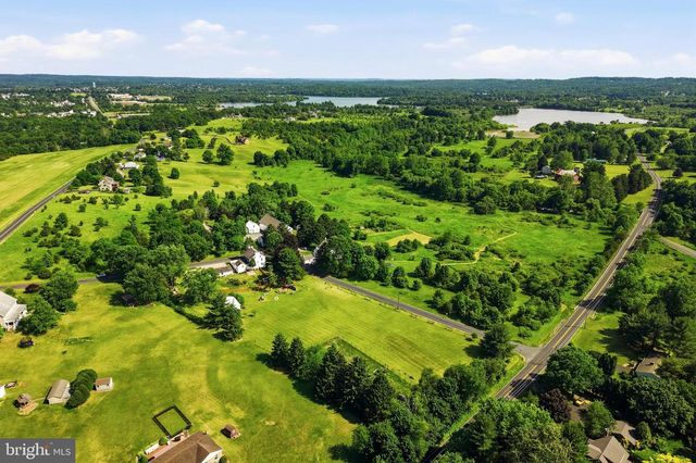 1113 LANDIS RD, East Greenville, PA 18041