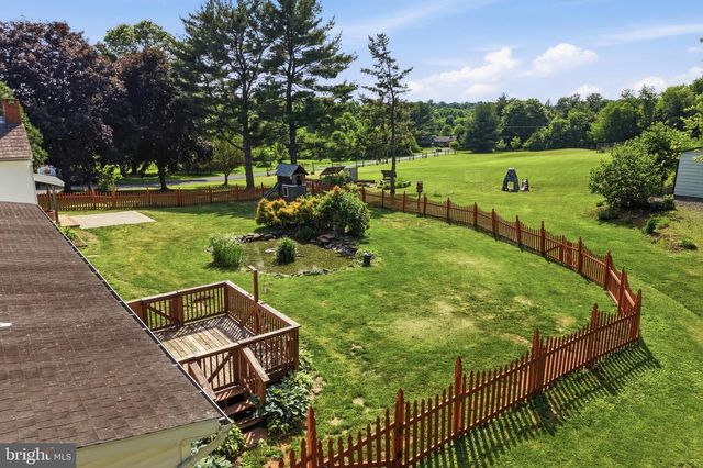 1113 LANDIS RD, East Greenville, PA 18041