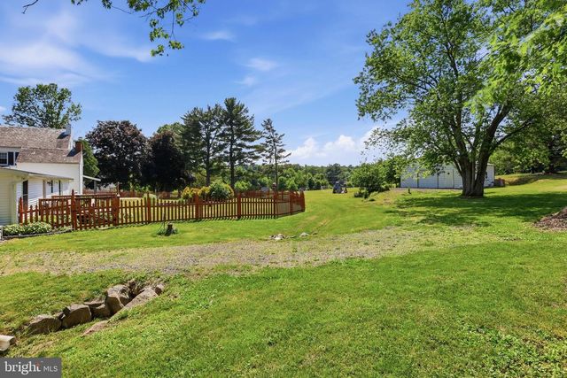1113 LANDIS RD, East Greenville, PA 18041
