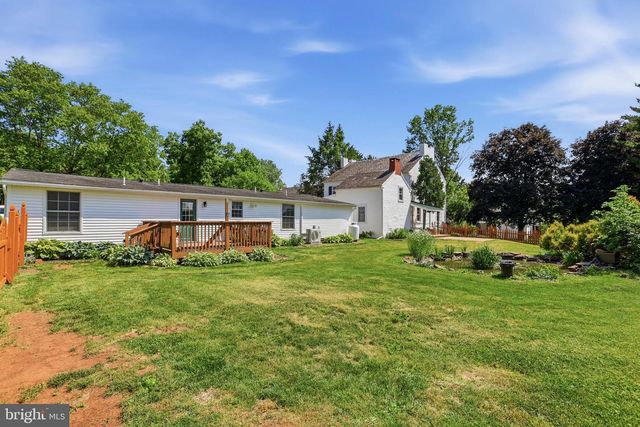1113 LANDIS RD, East Greenville, PA 18041
