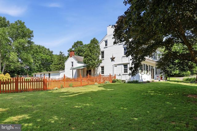 1113 LANDIS RD, East Greenville, PA 18041
