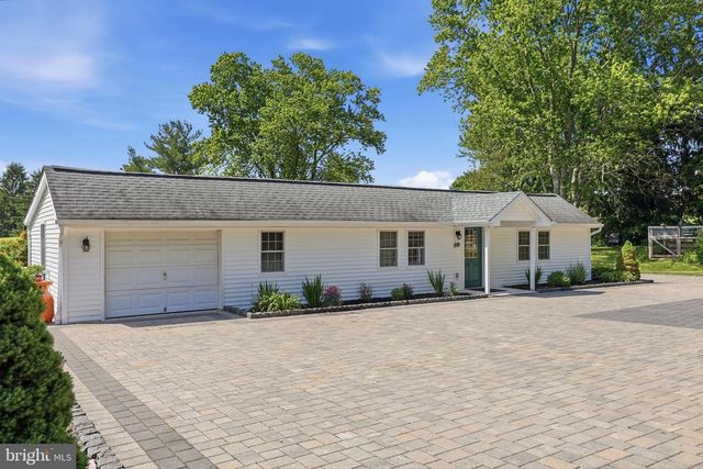 1113 LANDIS RD, East Greenville, PA 18041