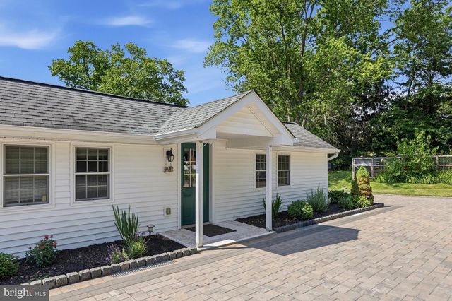 1113 LANDIS RD, East Greenville, PA 18041