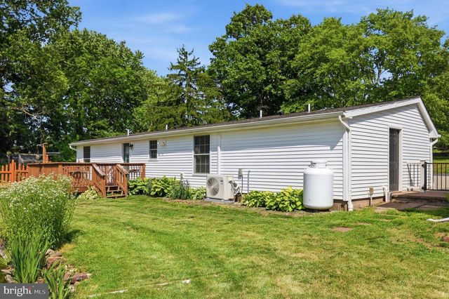 1113 LANDIS RD, East Greenville, PA 18041