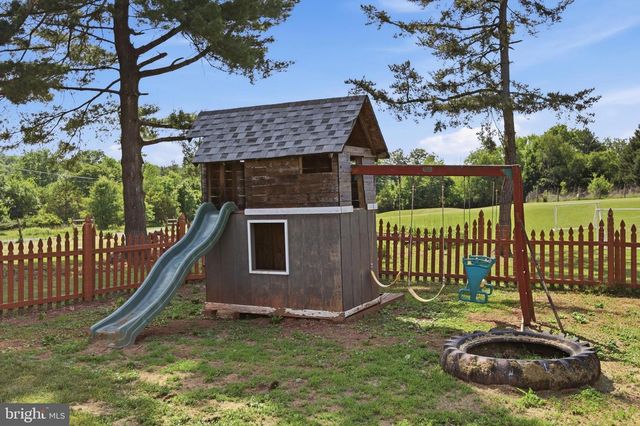1113 LANDIS RD, East Greenville, PA 18041
