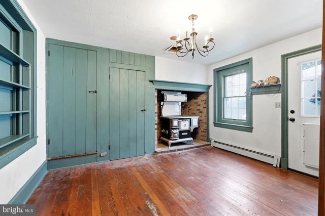 1113 LANDIS RD, East Greenville, PA 18041