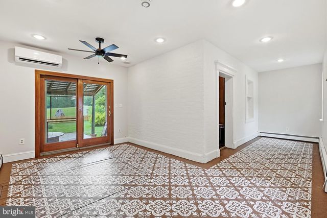 1113 LANDIS RD, East Greenville, PA 18041