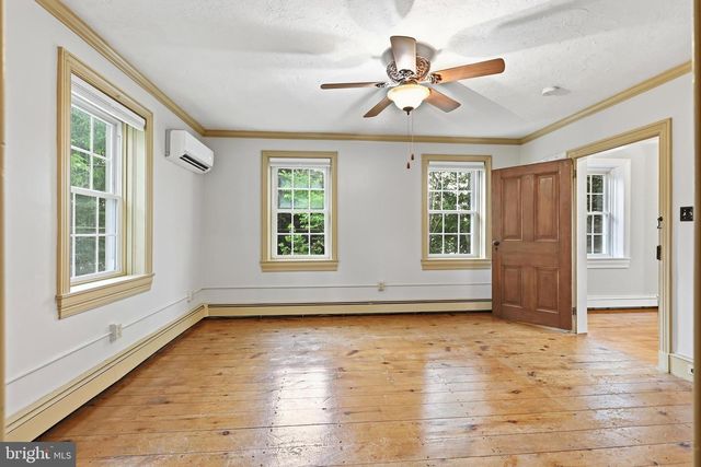 1113 LANDIS RD, East Greenville, PA 18041