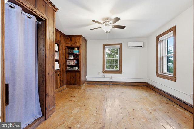 1113 LANDIS RD, East Greenville, PA 18041