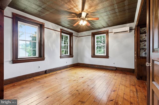 1113 LANDIS RD, East Greenville, PA 18041