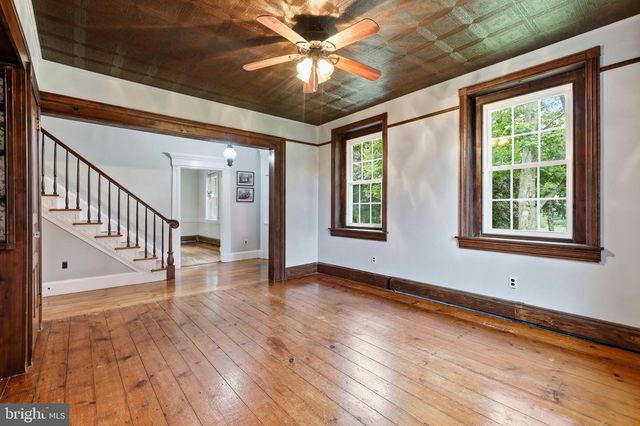 1113 LANDIS RD, East Greenville, PA 18041