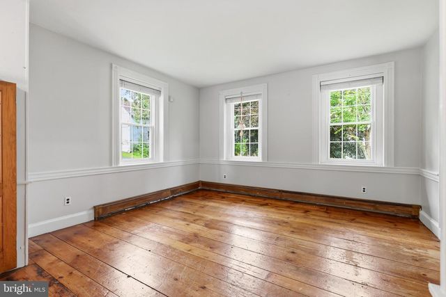 1113 LANDIS RD, East Greenville, PA 18041
