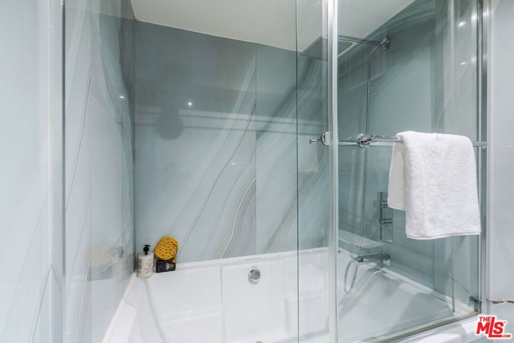 Image 11 of property listing at 10535 Wilshire Boulevard 701, Los Angeles, CA 90024