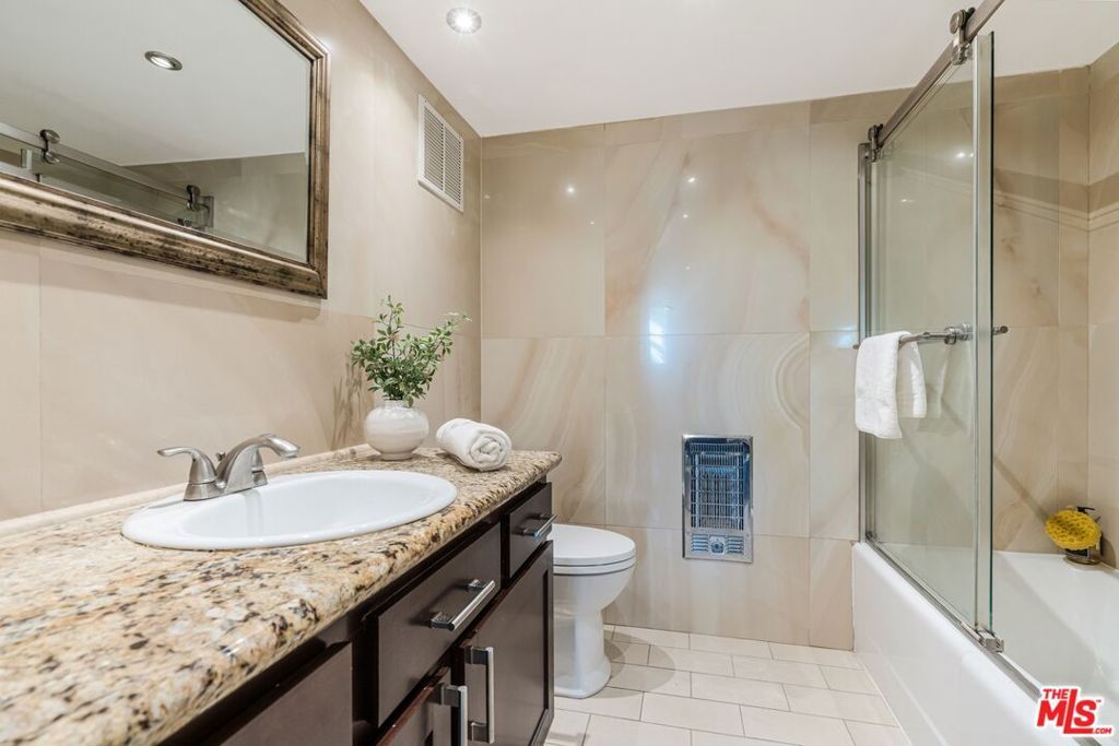 Image 15 of property listing at 10535 Wilshire Boulevard 701, Los Angeles, CA 90024