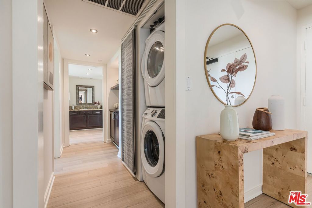 Image 16 of property listing at 10535 Wilshire Boulevard 701, Los Angeles, CA 90024