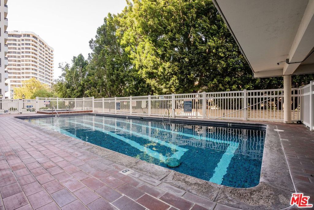 Image 17 of property listing at 10535 Wilshire Boulevard 701, Los Angeles, CA 90024