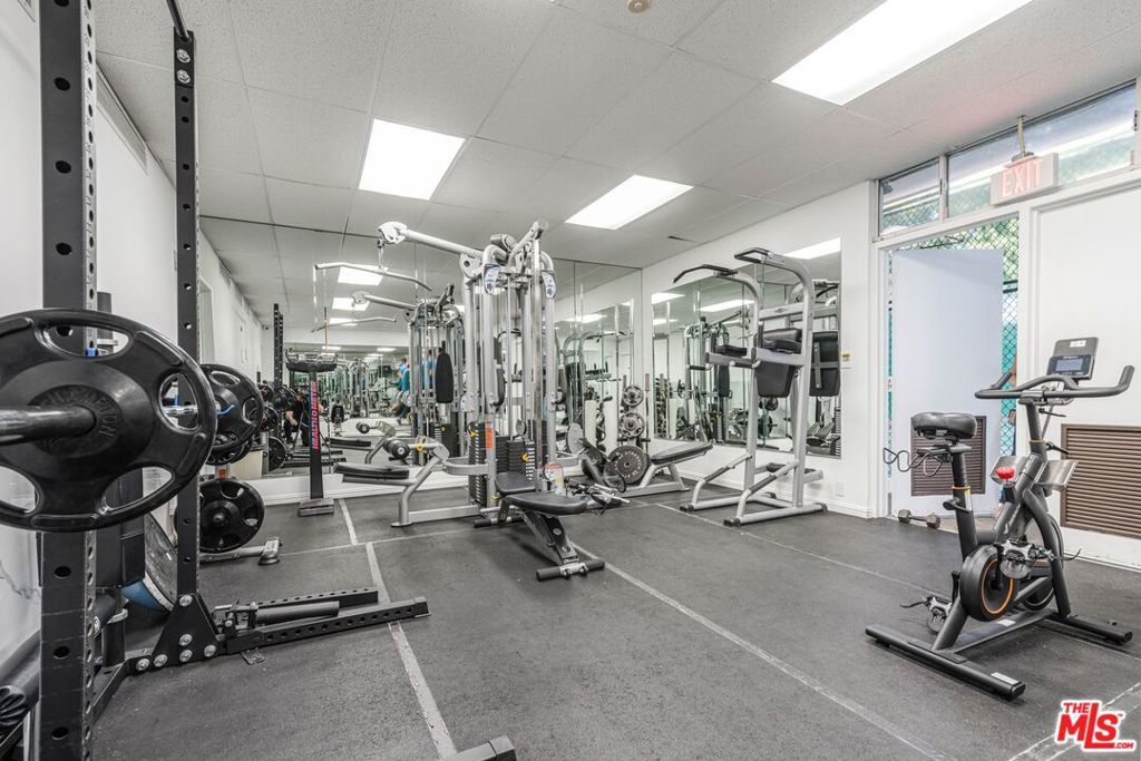 Image 20 of property listing at 10535 Wilshire Boulevard 701, Los Angeles, CA 90024