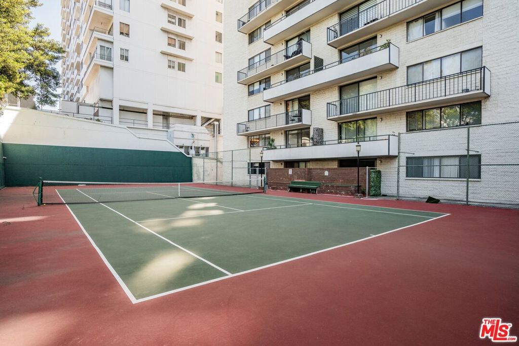 Image 22 of property listing at 10535 Wilshire Boulevard 701, Los Angeles, CA 90024