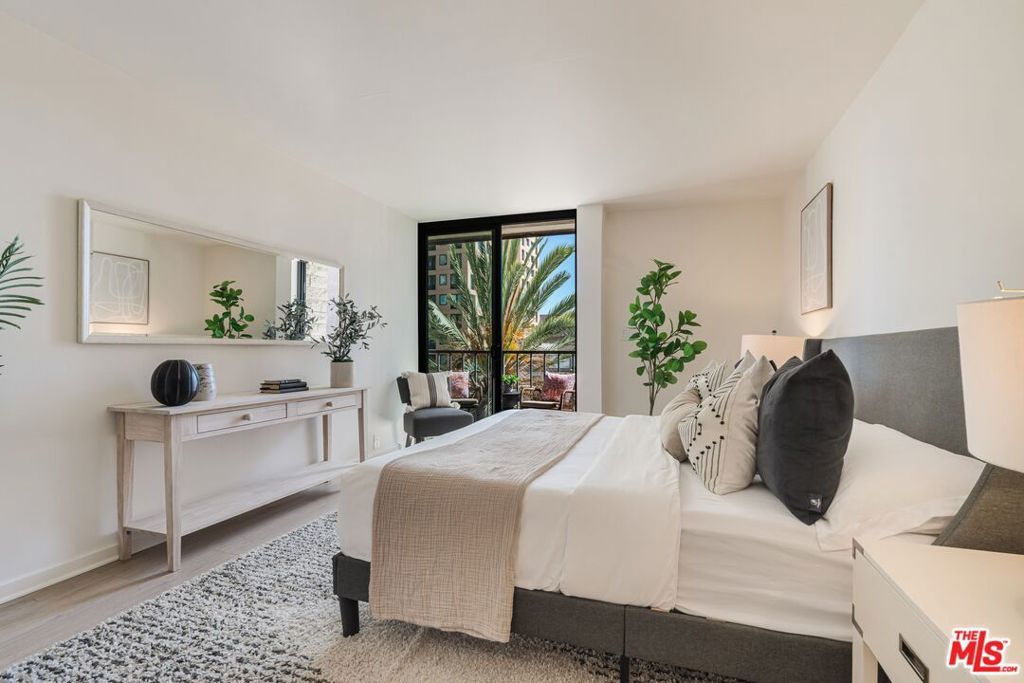 Image 7 of property listing at 10535 Wilshire Boulevard 701, Los Angeles, CA 90024