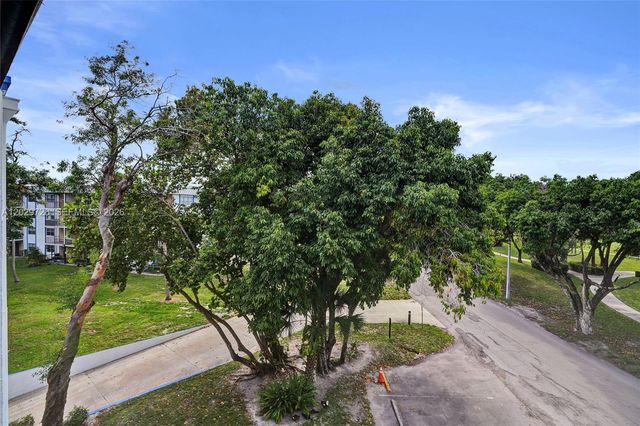 6060 S Falls Cir Dr 407, Lauderhill, FL 33319