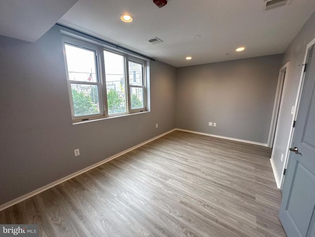811 N FRANKLIN ST, Philadelphia, PA 19123