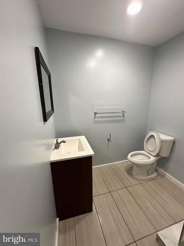 811 N FRANKLIN ST, Philadelphia, PA 19123