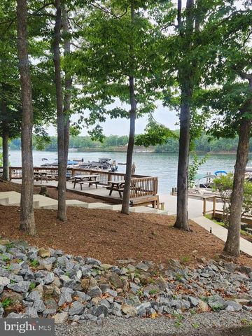 109 WHITE OAK DR, Mineral, VA 23117