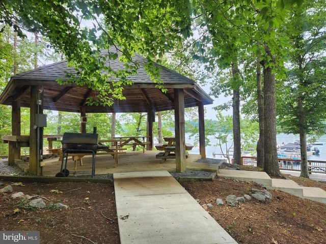 109 WHITE OAK DR, Mineral, VA 23117