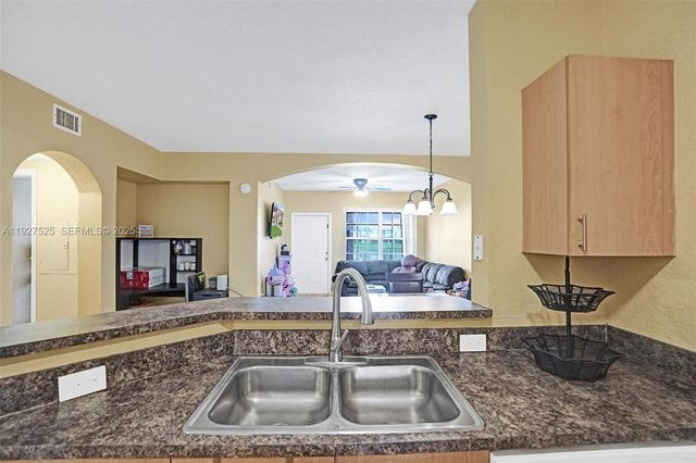 2409 Belmont Ln 2409, North Lauderdale, FL 33068