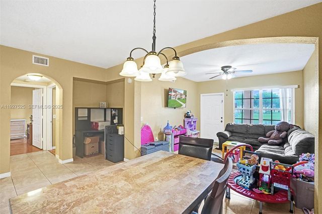 2409 Belmont Ln 2409, North Lauderdale, FL 33068