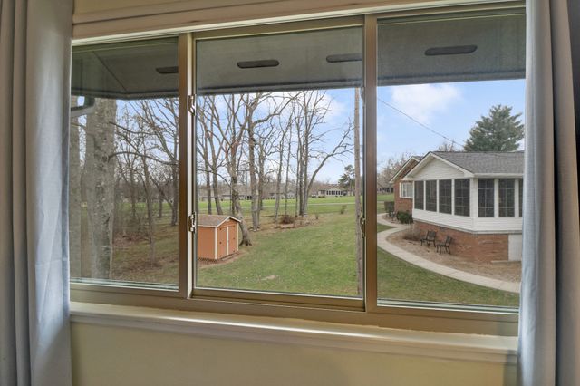 29 Sugarbush Ln, Crossville, TN 38558