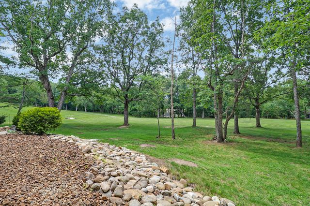 29 Sugarbush Ln, Crossville, TN 38558