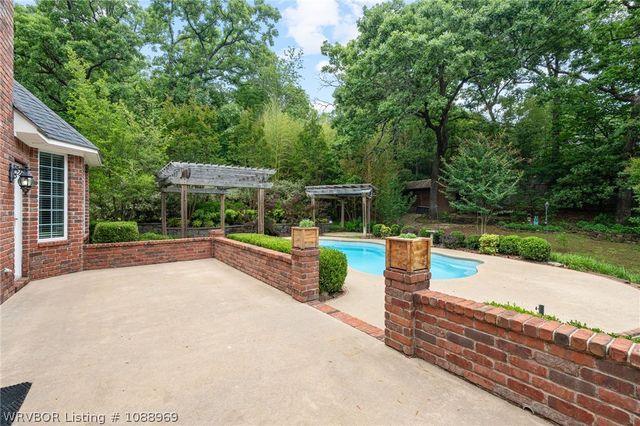 2948 Cliff Drive, Fort Smith, AR 72901