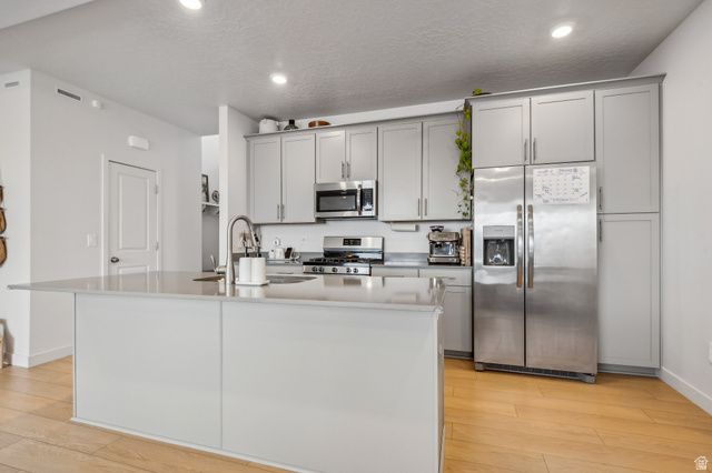 2014 N RED YEARLING DR, Saratoga Springs, UT 84045