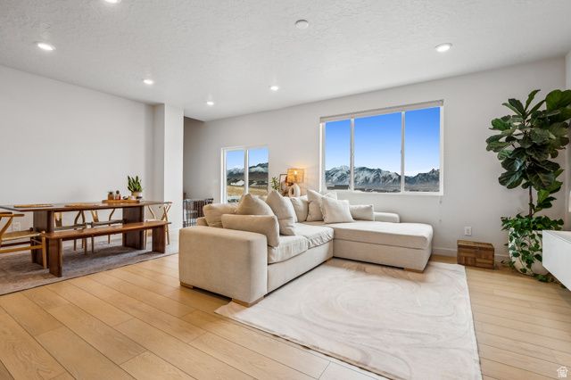 2014 N RED YEARLING DR, Saratoga Springs, UT 84045