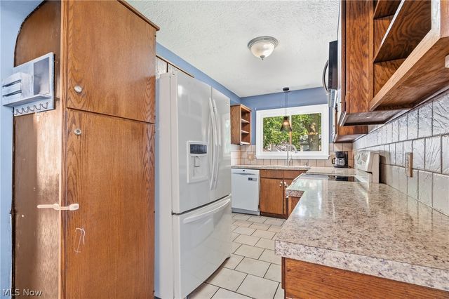 1932 7th Street, Cuyahoga Falls, OH 44221
