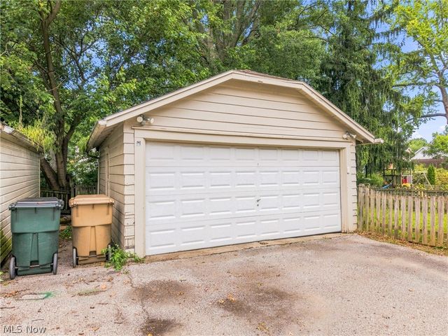 1932 7th Street, Cuyahoga Falls, OH 44221