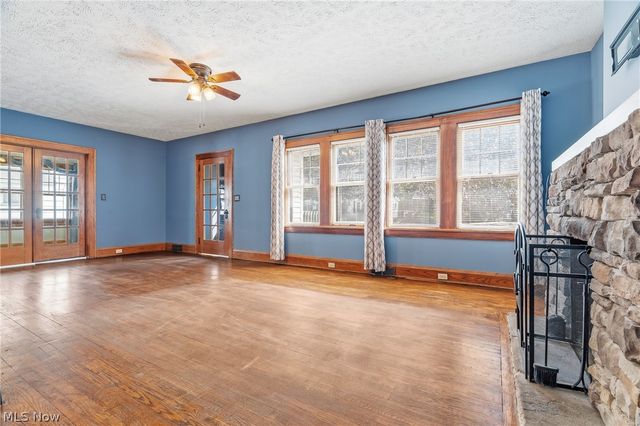 1932 7th Street, Cuyahoga Falls, OH 44221