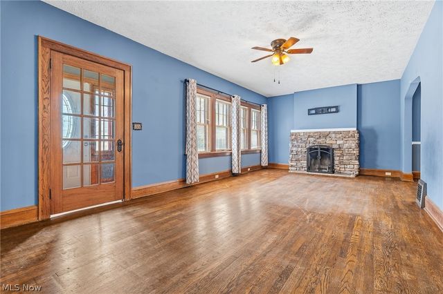 1932 7th Street, Cuyahoga Falls, OH 44221