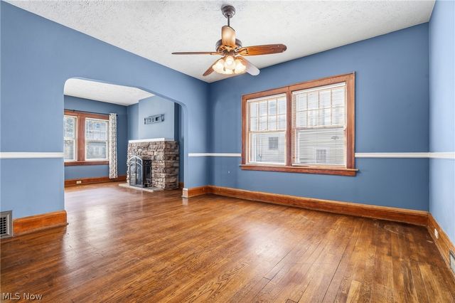 1932 7th Street, Cuyahoga Falls, OH 44221